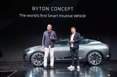 北京奔驰百亿加码电动化，特斯拉“独资”模式面临新挑战？